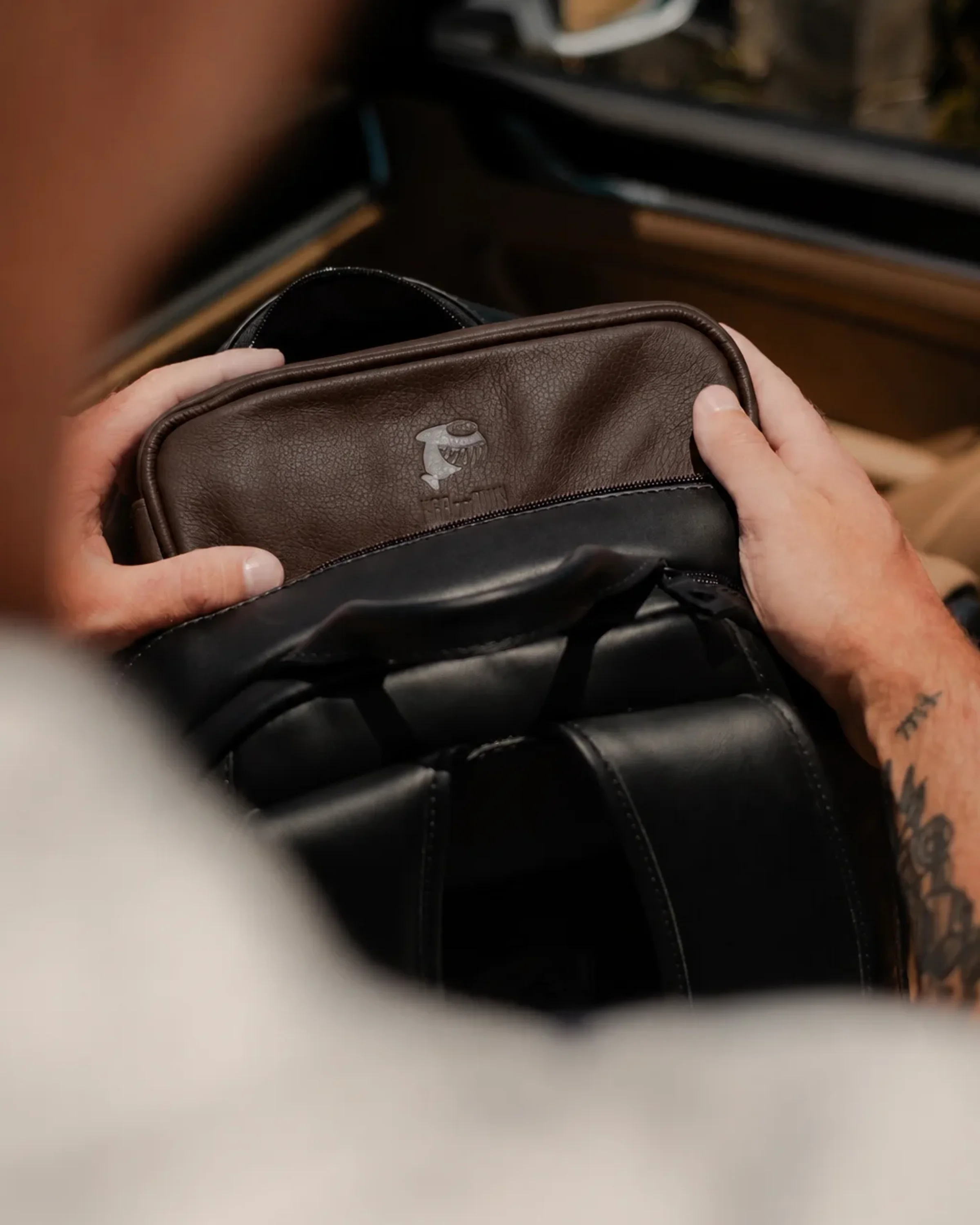 NECESSAIRE Silhouette GT Pouch