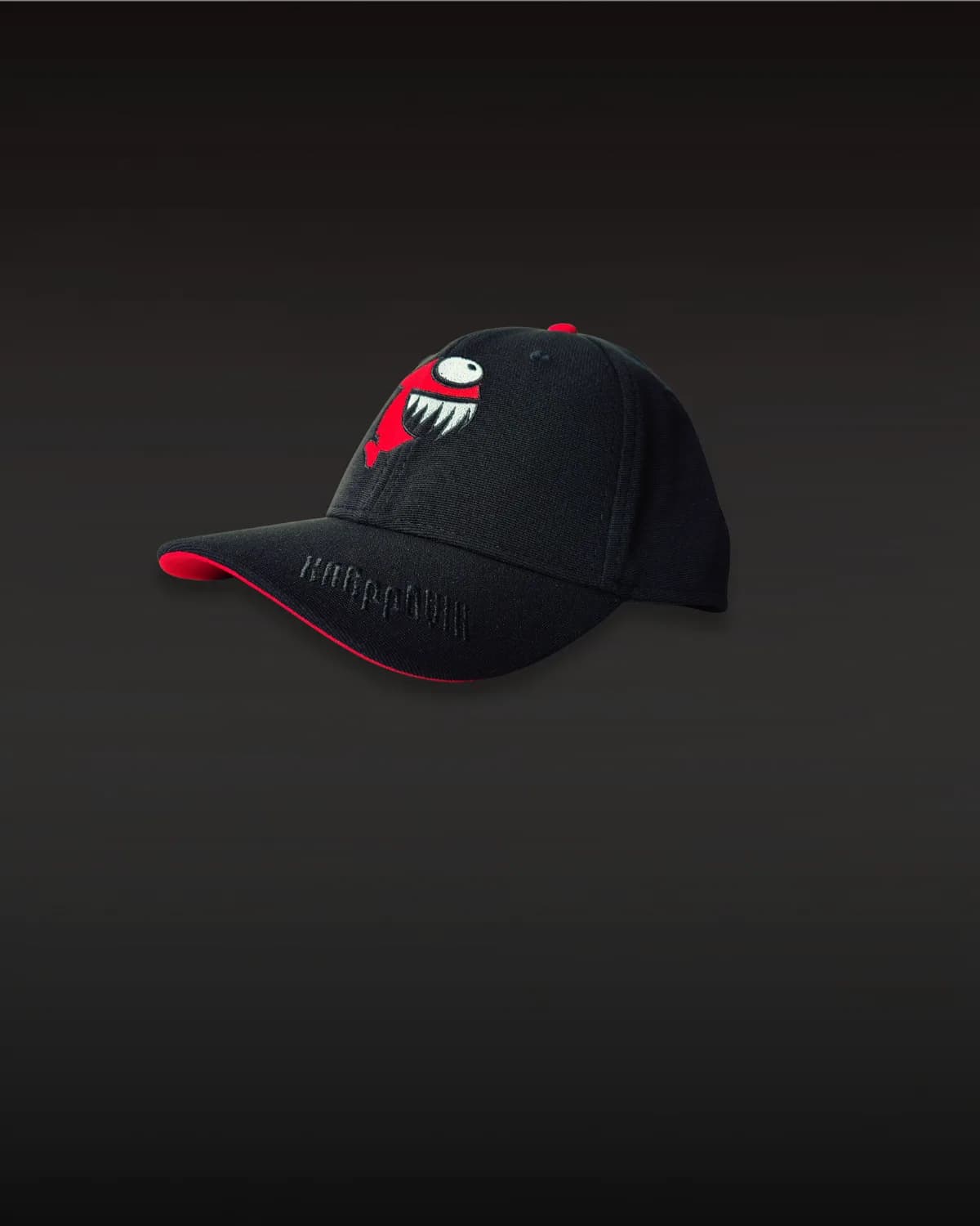 Boné Karppovik Shark Preto Logo Vemelho